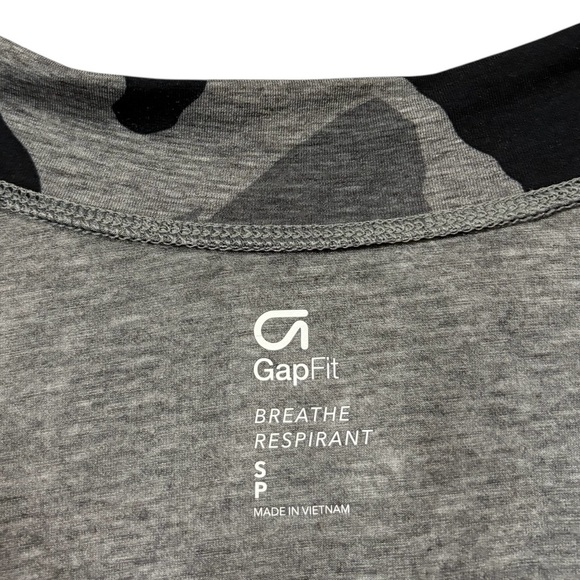 GAP Fit, Camo V-Neck T-Shirt, Small, Black & Gray - Picture 4 of 8